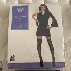 Nun costume